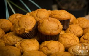 Simple mini pumpkin spice muffins - perfect for Halloween or Thanksgiving | www.StylishSpoon.com