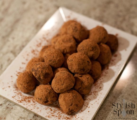 Homemade chocolate truffles | www.StylishSpoon.com