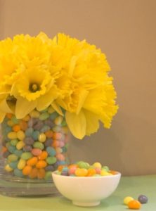 Easter daffodil jelly bean centerpiece for spring | stylish spoon.com