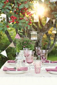Radiant Orchid Purple Place Setting Outdoor Table Al Fresco Entertaining | StylishSpoon.com