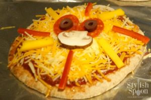 Lion Pita Pizzas - healthy and cute dinner or snack for the kids from Mango.org | StylishSpoon.com