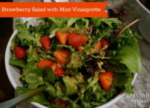 Mesclun Strawberry Salad with Mint Vinaigrette | stylishspoon.com